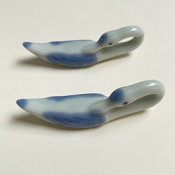Blue Ceramic Swan Mini Figurines Chopstick Rest Blue White Decor Beach - Picture 1 of 5